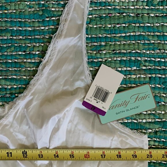 Sexy Romantic Vintage White Lace Trimmed Chemise Soft Vanity Fair SZ 42/48 NWT - Picture 6 of 13